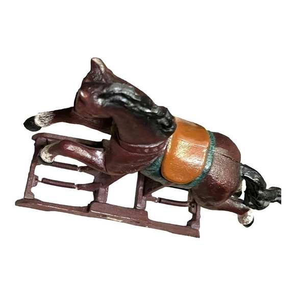 Cast iron painted horse spring loaded on base, moveable. - Picture 5 of 7